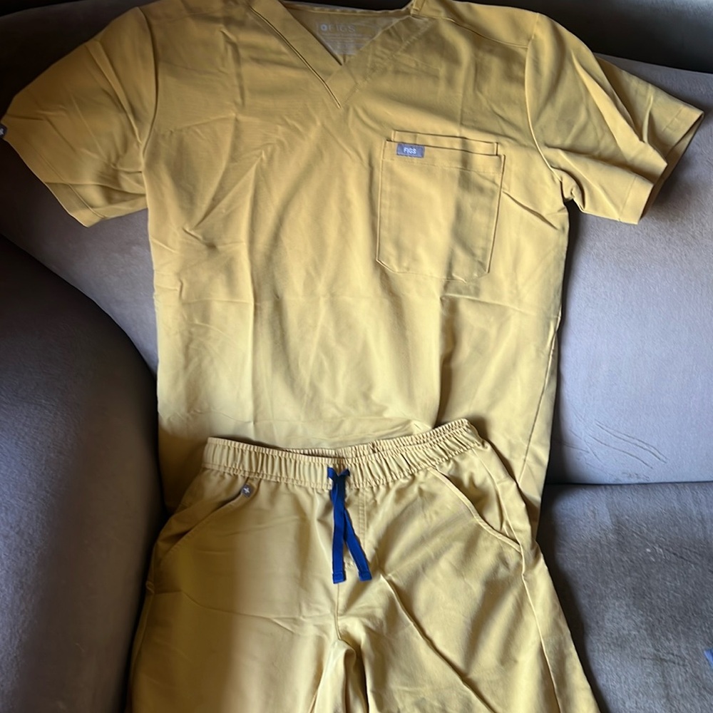 Men’s Figs Scrub Set - Mustard Yellow/Gold